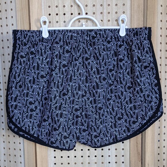 Calvin Klein running shorts with liner, pockets and interior drawstring - Picture 2 of 8